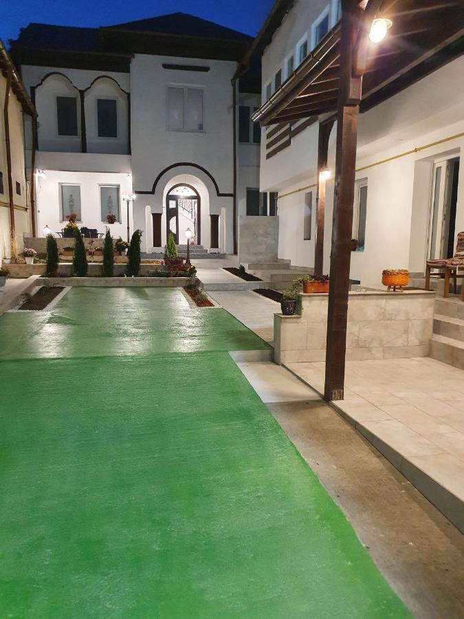 Casa Musceleana Hotel Campulung Ngoại thất bức ảnh