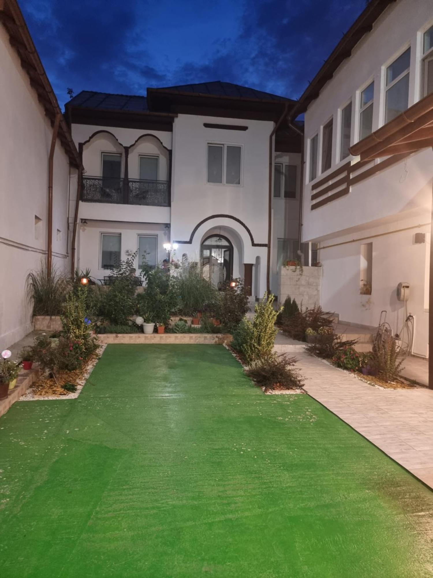 Casa Musceleana Hotel Campulung Ngoại thất bức ảnh