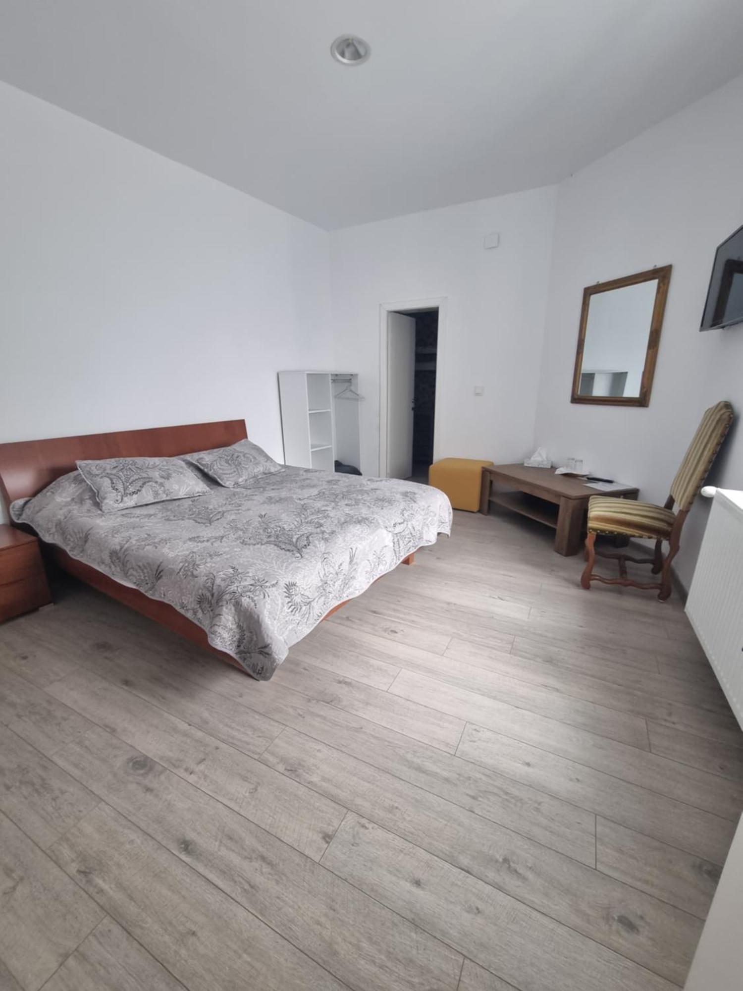 Casa Musceleana Hotel Campulung Ngoại thất bức ảnh