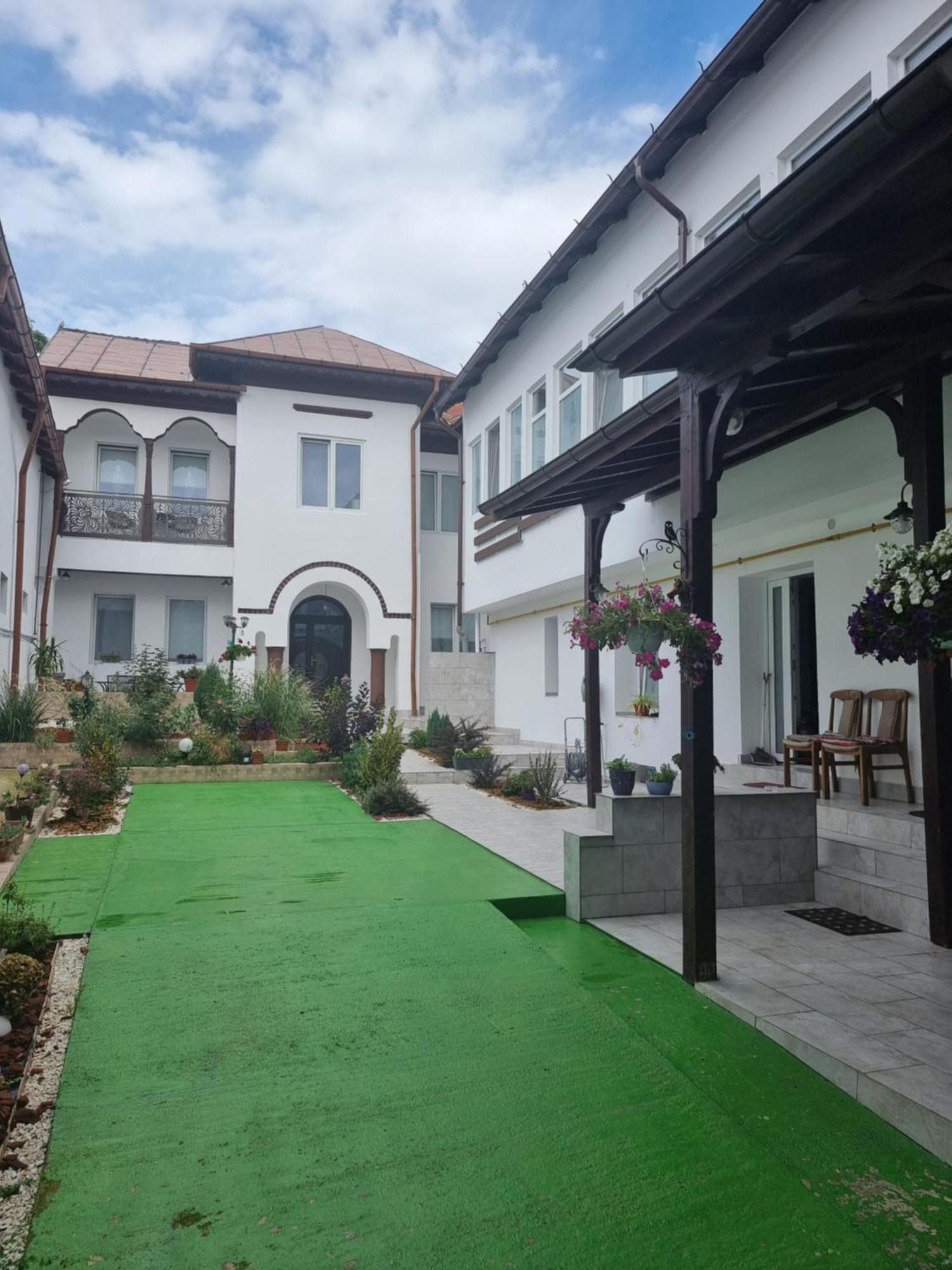 Casa Musceleana Hotel Campulung Ngoại thất bức ảnh